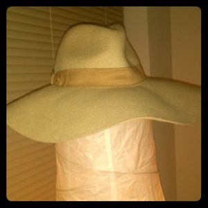 Forever 21 floppy hat
